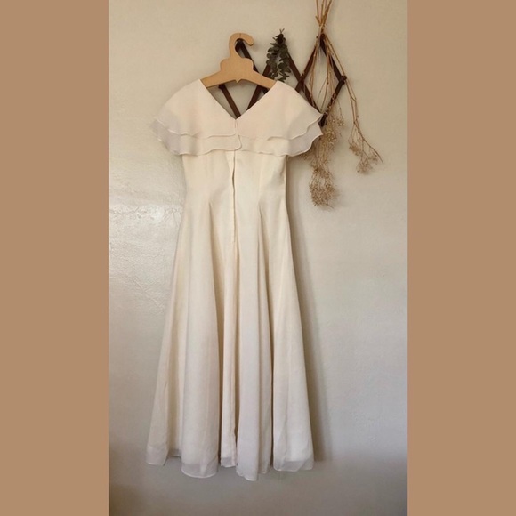 ✿VTG Beautiful White Flutter Neck Midi Dress M - Picture 5 of 6